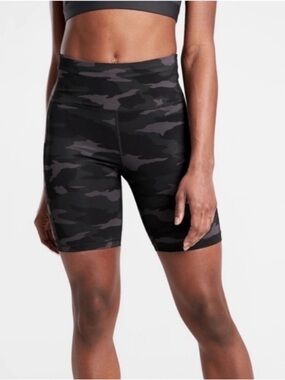 Athleta nwot ultimate stash pocket 7” shorts